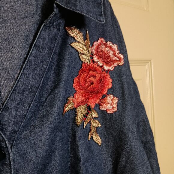 Unique Spectrum Womens Blouse Size 3x Chambray Denim Floral Button Front - Picture 4 of 6